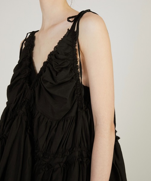 crinkle crinkle crinkle（クリンクルクリンクルクリンクル）の「【crinkle crinkle crinkle】frill gather volume camisole/フリルギャザーボリュームキャミソール（キャミソール・レディース・ベージュ/ブラック・FREE）」の15枚目の写真