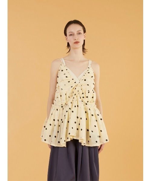 crinkle crinkle crinkle（クリンクルクリンクルクリンクル）の「【crinkle crinkle crinkle】frill gather volume camisole/フリルギャザーボリュームキャミソール（キャミソール・レディース・ベージュ/ブラック・FREE）」の9枚目の写真