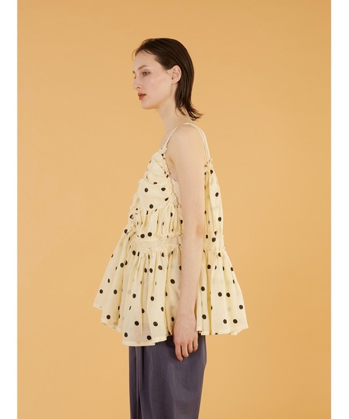 crinkle crinkle crinkle（クリンクルクリンクルクリンクル）の「【crinkle crinkle crinkle】frill gather volume camisole/フリルギャザーボリュームキャミソール（キャミソール・レディース・ベージュ/ブラック・FREE）」の8枚目の写真