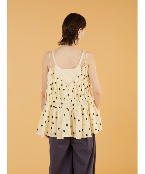 crinkle crinkle crinkle（クリンクルクリンクルクリンクル）の「【crinkle crinkle crinkle】frill gather volume camisole/フリルギャザーボリュームキャミソール（キャミソール・レディース・ベージュ/ブラック・FREE）」の7枚目の写真