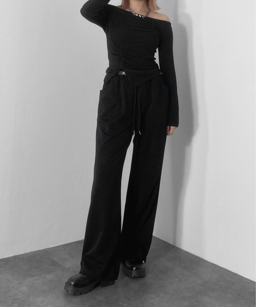 jiasecond.(ジアセカンド)の「【jiasecond.】シャーリングオフショルトップス / トップス カットソー Tシャツ 長袖 コンパクト シャーリング ピンク ブラック ZOZOTOWN限定(Tシャツ/カットソー・レディース・ブラック/ピンク・FREE)」の5枚目の写真