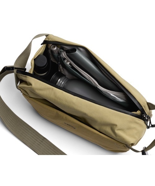 Bellroy(ベルロイ)の「bellroy/ベルロイ/Bellroy Venture Sling 6L ボディバッグ ウェストポーチ(ボディバッグ/ウエストポーチ・メンズ・グレー/ダークグリーン/タン・ONE SIZE)」の17枚目の写真