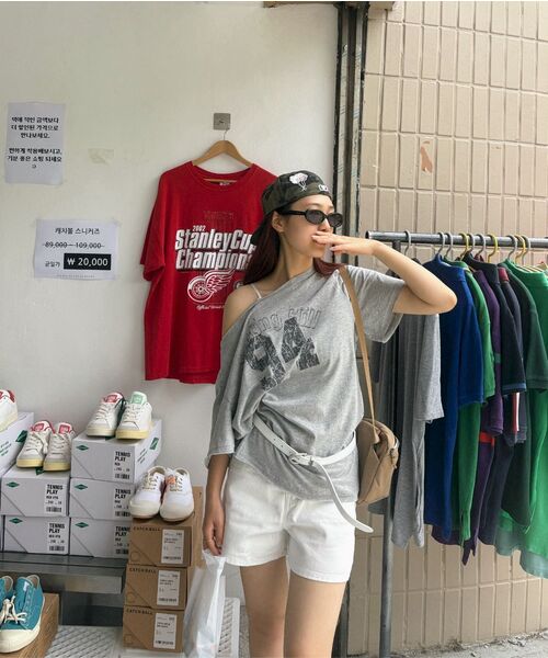 CHICKS(チックス)の「ノッティングヒルフェミニンワンショルダー半袖(3Color)(Tシャツ/カットソー・レディース・ブラック/ホワイト/ライトグレー・FREE)」の16枚目の写真