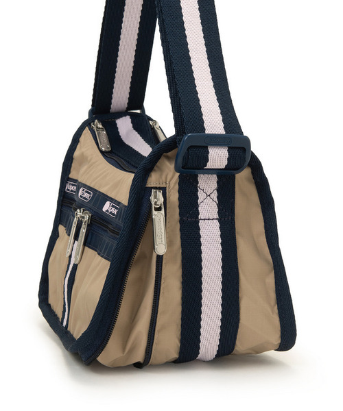LeSportsac(レスポートサック)の「SMALL EVERYDAY BAG スペクテイターボーン/ネイビー(ショルダーバッグ・レディース・ベージュ・FREE)」の6枚目の写真