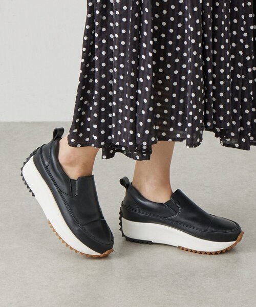 BEARDSLEY（ビアズリー）の「レザースリッポン（スニーカー・レディース・ホワイト/ブラック系その他2・24cm/25cm/24.5cm/23.5cm/23cm/22.5cm）」の2枚目の写真