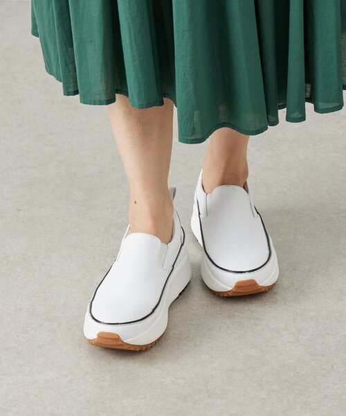 BEARDSLEY（ビアズリー）の「レザースリッポン（スニーカー・レディース・ホワイト/ブラック系その他2・24cm/25cm/24.5cm/23.5cm/23cm/22.5cm）」の4枚目の写真