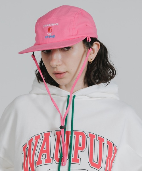 Chick(チック)の「Jet Cap with Chin Strap and Embroidered Logo / あご紐付き ロゴ刺繍 ジェットキャップ 2026年 夏 夏服(キャップ・レディース・ネイビー/ピンク・FREE)」の2枚目の写真