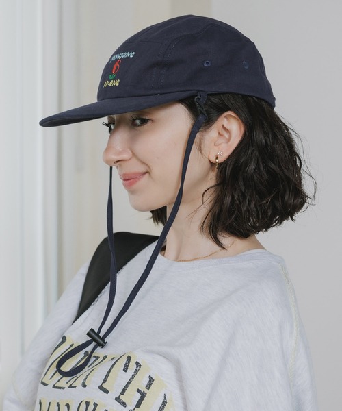 Chick(チック)の「Jet Cap with Chin Strap and Embroidered Logo / あご紐付き ロゴ刺繍 ジェットキャップ 2026年 夏 夏服(キャップ・レディース・ネイビー/ピンク・FREE)」の15枚目の写真