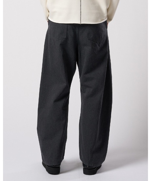 wjk(ダヴルジェイケイ)の「wide banana denim(OW)(デニムパンツ・メンズ・チャコールグレー/インディゴブルー・SMALL/MEDIUM/LARGE/X-LARGE)」の7枚目の写真