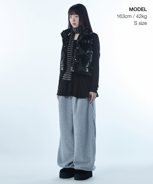 MUSINSA STANDARD WOMAN（ムシンサスタンダードウーマン）の「ウーマンズデイリープーパーシャイニークロップパディングベスト[ブラック]（ダウンベスト・レディース・その他・MEDIUM/LARGE/SMALL/X-SMALL）」の7枚目の写真