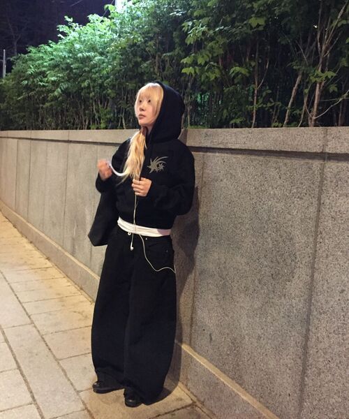 S'EST(エスイーエスティー)の「Star Applique hoodie Black(パーカー・メンズ・ブラック・SMALL/MEDIUM/LARGE)」の3枚目の写真