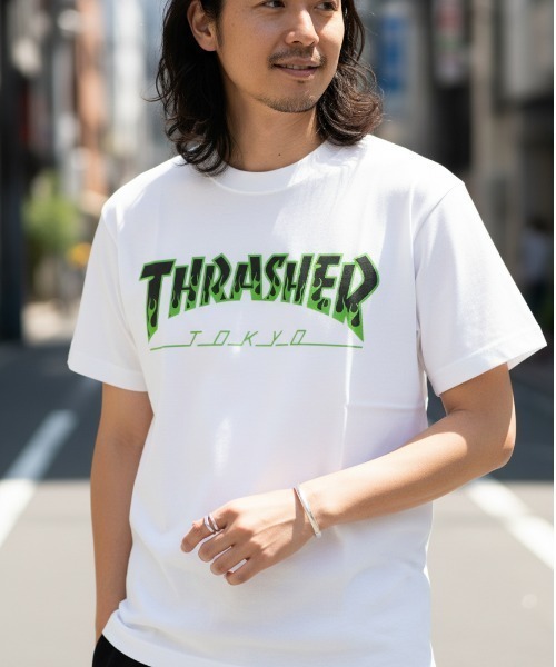 THRASHER(スラッシャー)の「BBQ-TOKYO S/S T-SHIRTS/THRASHER スラッシャー 半袖Tシャツ ロゴプリント クルーネック ストリート スケート ユニセックス(Tシャツ/カットソー・メンズ・ホワイト×グリーン/ブラック系その他・SMALL/MEDIUM/LARGE/X-LARGE)」の1枚目の写真