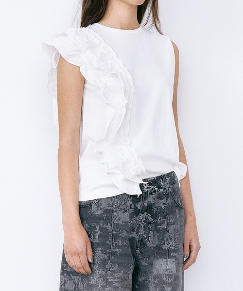 LE CIEL BLEU(ルシェルブルー)の「ラッフルディテールスリーブレスTシャツ / Ruffle Detail Sleeveless T-Shirt(Tシャツ/カットソー・レディース・ブラック/オフホワイト・36)」の5枚目の写真