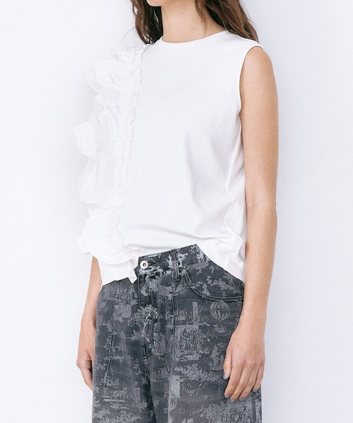 LE CIEL BLEU(ルシェルブルー)の「ラッフルディテールスリーブレスTシャツ / Ruffle Detail Sleeveless T-Shirt(Tシャツ/カットソー・レディース・ブラック/オフホワイト・36)」の4枚目の写真