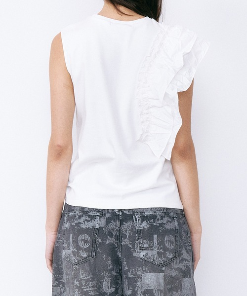 LE CIEL BLEU(ルシェルブルー)の「ラッフルディテールスリーブレスTシャツ / Ruffle Detail Sleeveless T-Shirt(Tシャツ/カットソー・レディース・ブラック/オフホワイト・36)」の7枚目の写真