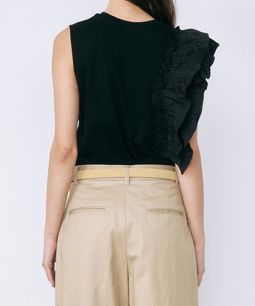 LE CIEL BLEU(ルシェルブルー)の「ラッフルディテールスリーブレスTシャツ / Ruffle Detail Sleeveless T-Shirt(Tシャツ/カットソー・レディース・ブラック/オフホワイト・36)」の16枚目の写真