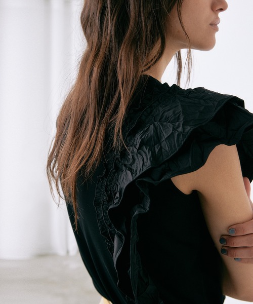 LE CIEL BLEU(ルシェルブルー)の「ラッフルディテールスリーブレスTシャツ / Ruffle Detail Sleeveless T-Shirt(Tシャツ/カットソー・レディース・ブラック/オフホワイト・36)」の11枚目の写真