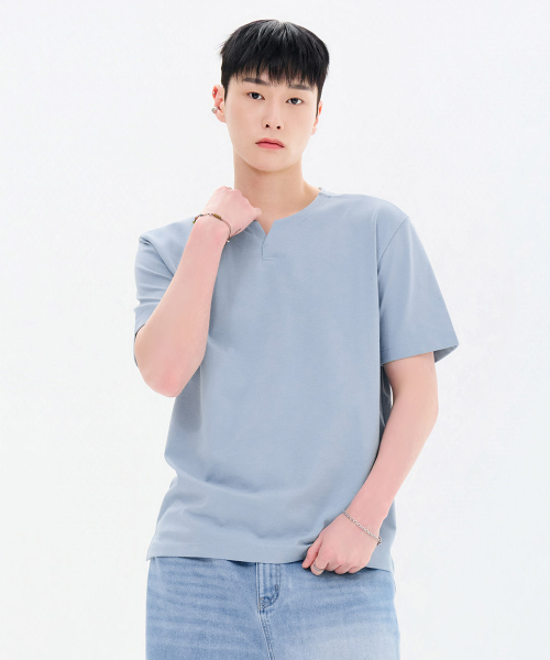 CHASECULT(チェイスカルト)の「男性ネックバリエーション半袖Tシャツ-FBZK5807C0D(Tシャツ/カットソー・メンズ・スカイブルー・100/105/110/115/95)」の1枚目の写真