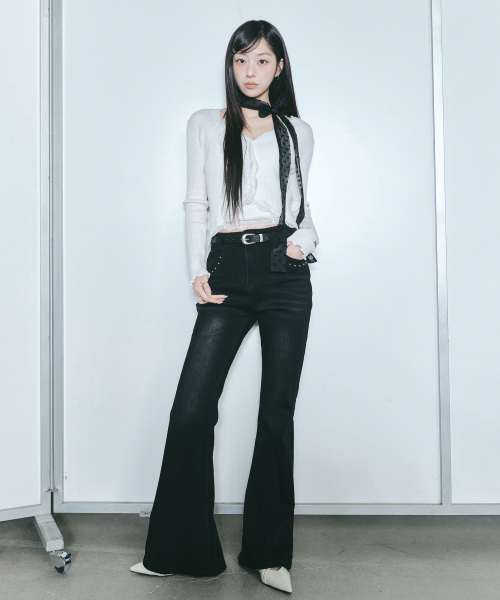 NICK&NICOLE(ニックアンドニコール)の「STUD BOOTSCUT DENIM PANTS_BLACK(デニムパンツ・レディース・その他・MEDIUM/LARGE/SMALL)」の1枚目の写真