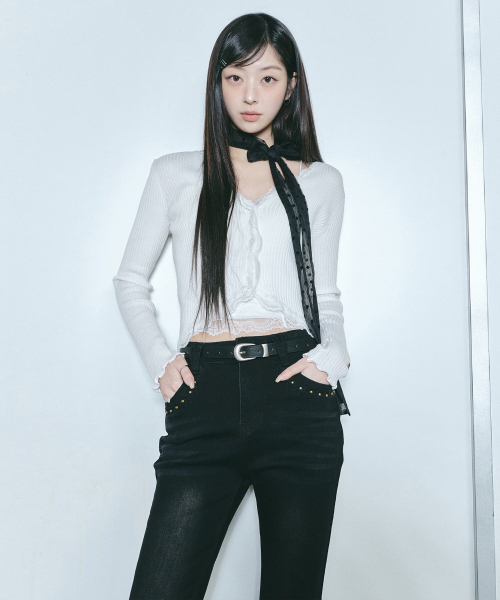 NICK&NICOLE(ニックアンドニコール)の「STUD BOOTSCUT DENIM PANTS_BLACK(デニムパンツ・レディース・その他・MEDIUM/LARGE/SMALL)」の2枚目の写真
