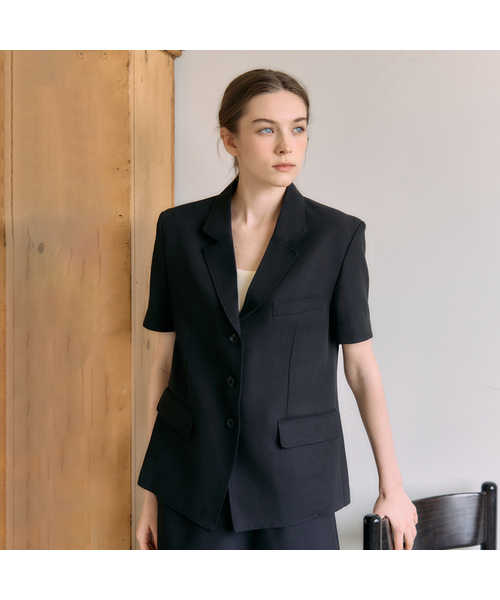 Ellioti(エリオティ)の「Alora Half Sleeve Jacket_3Color(テーラードジャケット・レディース・ブラック/チャコール/ベージュ・FREE)」の1枚目の写真