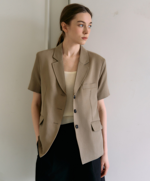 Ellioti(エリオティ)の「Alora Half Sleeve Jacket_3Color(テーラードジャケット・レディース・ブラック/チャコール/ベージュ・FREE)」の4枚目の写真