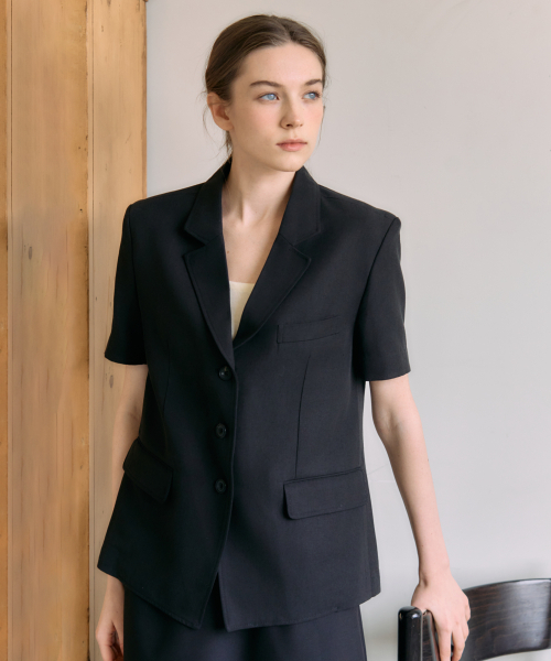 Ellioti(エリオティ)の「Alora Half Sleeve Jacket_3Color(テーラードジャケット・レディース・ブラック/チャコール/ベージュ・FREE)」の5枚目の写真