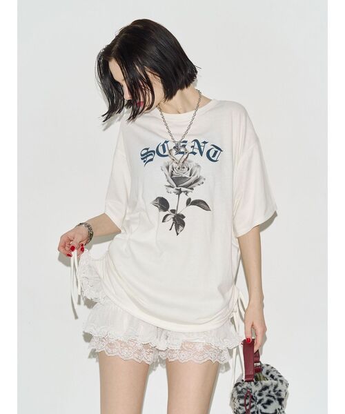 jouetie(ジュエティ)の「ローズロゴルーズTシャツ(Tシャツ/カットソー・レディース・オフホワイト/ブラック/レッド・FREE)」の1枚目の写真