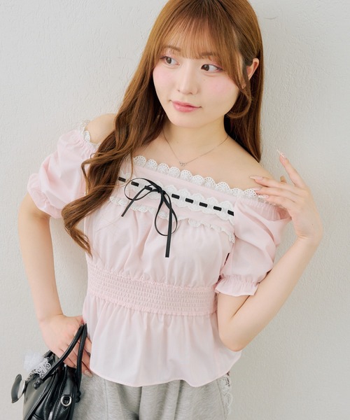 continuer de NICE CLAUP(コンティニューデナイスクラップ)の「スクエアレースペプラムBL(シャツ/ブラウス・レディース・ピンク/ブラック/ブラック系その他・FREE)」の3枚目の写真