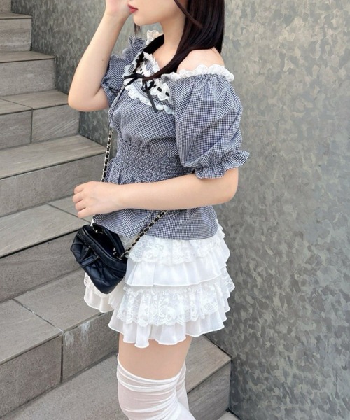 continuer de NICE CLAUP(コンティニューデナイスクラップ)の「スクエアレースペプラムBL(シャツ/ブラウス・レディース・ピンク/ブラック/ブラック系その他・FREE)」の6枚目の写真