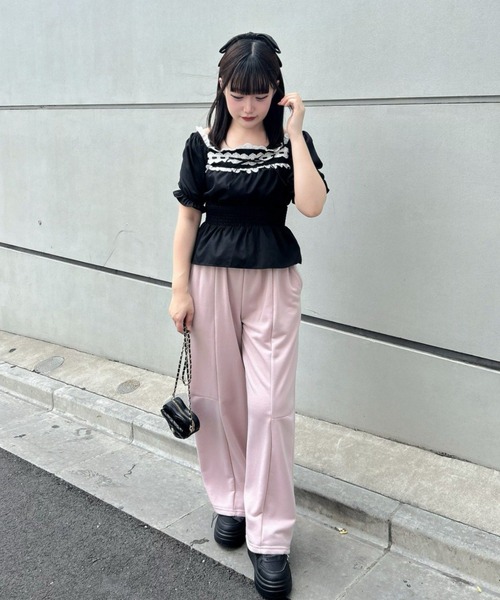 continuer de NICE CLAUP(コンティニューデナイスクラップ)の「スクエアレースペプラムBL(シャツ/ブラウス・レディース・ピンク/ブラック/ブラック系その他・FREE)」の12枚目の写真