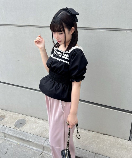 continuer de NICE CLAUP(コンティニューデナイスクラップ)の「スクエアレースペプラムBL(シャツ/ブラウス・レディース・ピンク/ブラック/ブラック系その他・FREE)」の9枚目の写真