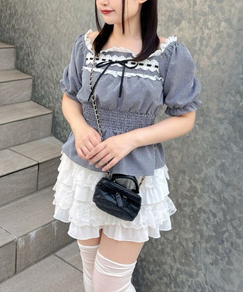 continuer de NICE CLAUP(コンティニューデナイスクラップ)の「スクエアレースペプラムBL(シャツ/ブラウス・レディース・ピンク/ブラック/ブラック系その他・FREE)」の5枚目の写真