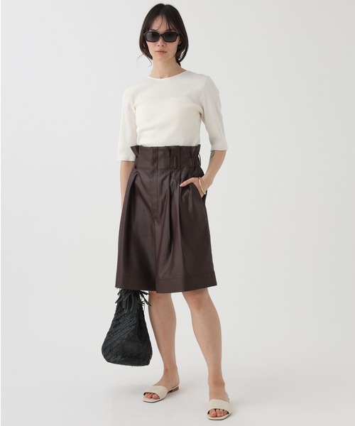 BABYLONE(バビロン)の「レザーライクサテンハーフパンツ(その他パンツ・レディース・ブラック/ブラウン・フリー)」の8枚目の写真