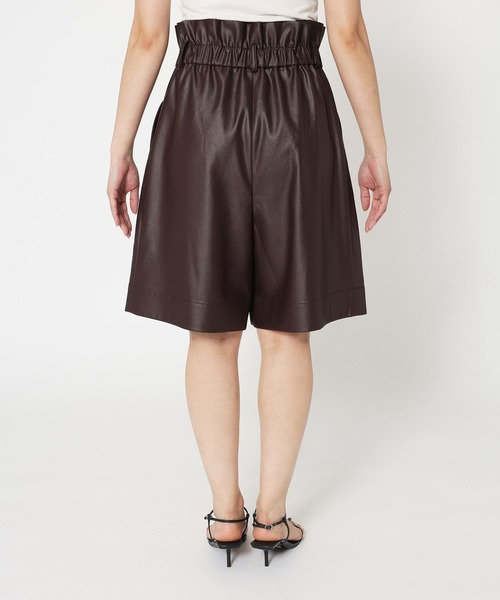 BABYLONE(バビロン)の「レザーライクサテンハーフパンツ(その他パンツ・レディース・ブラック/ブラウン・フリー)」の4枚目の写真