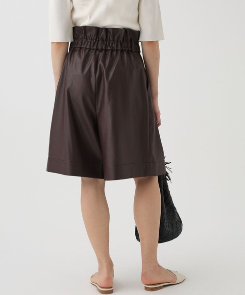 BABYLONE(バビロン)の「レザーライクサテンハーフパンツ(その他パンツ・レディース・ブラック/ブラウン・フリー)」の9枚目の写真