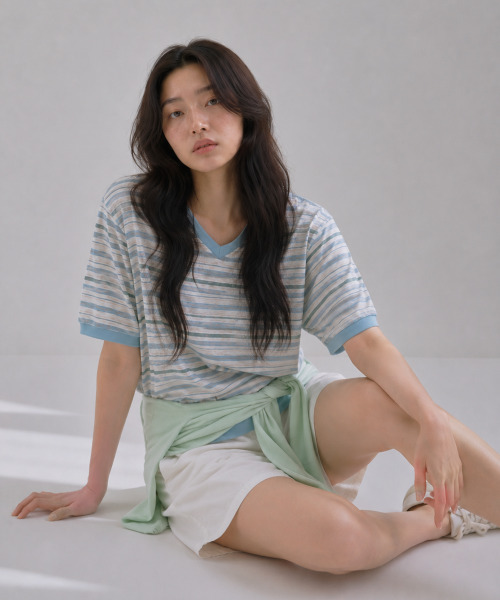 SAYUU(サユ)の「マイルドストライプVネック半袖プルオーバーライトブルー(Tシャツ/カットソー・レディース・ライトブルー・FREE)」の2枚目の写真