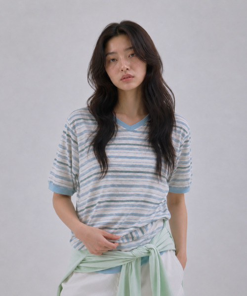 SAYUU(サユ)の「マイルドストライプVネック半袖プルオーバーライトブルー(Tシャツ/カットソー・レディース・ライトブルー・FREE)」の4枚目の写真