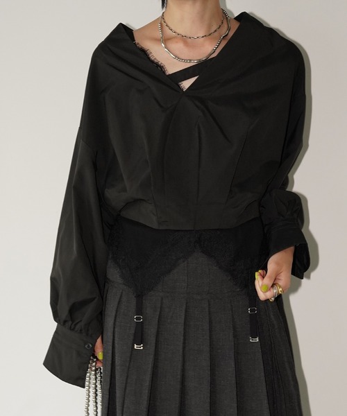 chuclla(チュクラ)の「ストラップ クロップドブラウス chw26a019(シャツ/ブラウス・レディース・ブラック/ホワイト・FREE)」の1枚目の写真