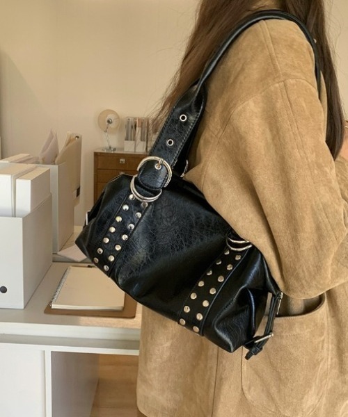 HAILY(ヘイリー)の「スタッズ&バックルアクセントショルダーバッグ(ショルダーバッグ・レディース・ホワイト/ブラック・FREE)」の9枚目の写真