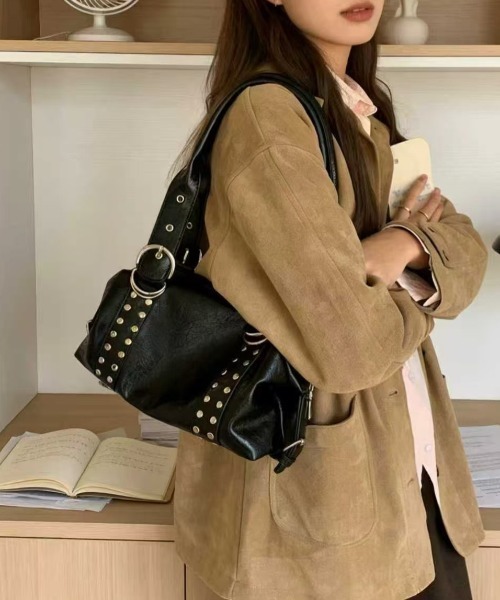 HAILY(ヘイリー)の「スタッズ&バックルアクセントショルダーバッグ(ショルダーバッグ・レディース・ホワイト/ブラック・FREE)」の10枚目の写真