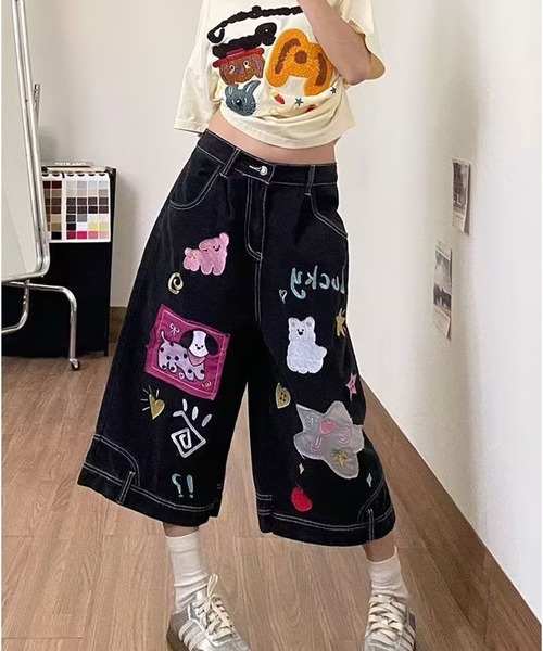 KANJI カンジ カラフル刺繍 デニム パンツ ブラック W30 セール】童趣のあるカートゥーン刺繍入りゆったり七分丈デニムパンツ