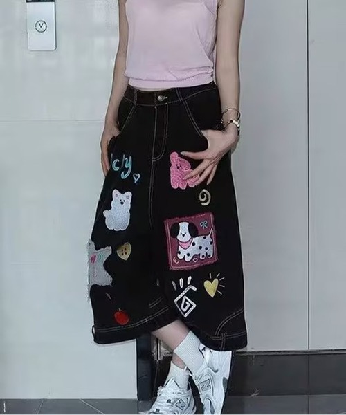 AsheKsha(アシクシャ)の「童趣のあるカートゥーン刺繍入りゆったり七分丈デニムパンツ(デニムパンツ・レディース・ブラック・F)」の8枚目の写真