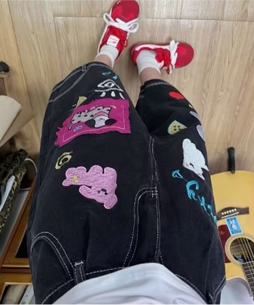 AsheKsha(アシクシャ)の「童趣のあるカートゥーン刺繍入りゆったり七分丈デニムパンツ(デニムパンツ・レディース・ブラック・F)」の15枚目の写真