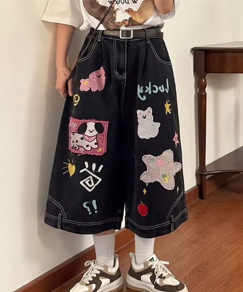AsheKsha(アシクシャ)の「童趣のあるカートゥーン刺繍入りゆったり七分丈デニムパンツ(デニムパンツ・レディース・ブラック・F)」の17枚目の写真