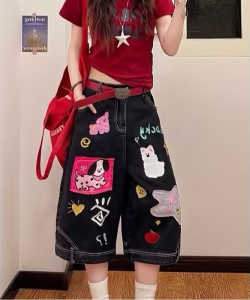 AsheKsha(アシクシャ)の「童趣のあるカートゥーン刺繍入りゆったり七分丈デニムパンツ(デニムパンツ・レディース・ブラック・F)」の19枚目の写真