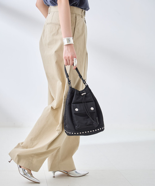 Mackintosh（マッキントッシュ）の「MACKINTOSH/マッキントッシュ DRAWSTRING BUCKET STUDS バッグ（クラッチバッグ・レディース・ブラック・FREE）」の3枚目の写真