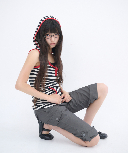 ITZAVIBE（イッザバイブ）の「STRAP POINT CAPRI PANTS - CHARCOAL（その他パンツ・レディース・その他・MEDIUM/LARGE）」の3枚目の写真