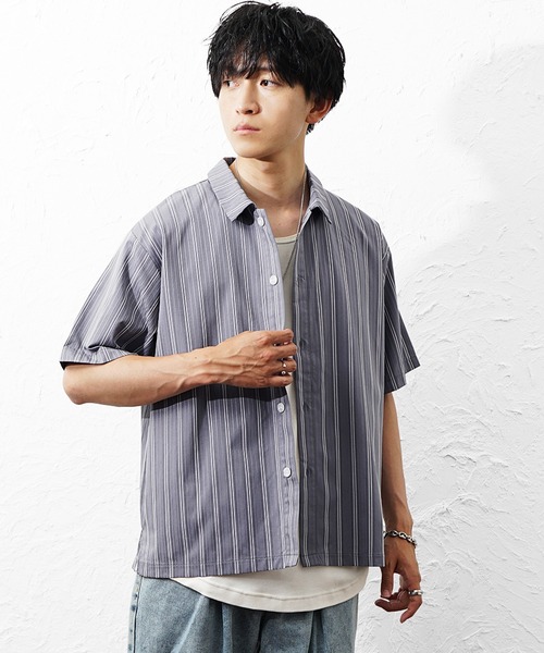 MinoriTY(マイノリティ)の「【MinoriTY】マルチドビーストライプオーバーサイズ半袖シャツ メンズ 夏服 ユニセックス 半袖 ルーズフィット ビッグシルエット(シャツ/ブラウス・メンズ・グリーン/ブルー/チャコール・M/S/L)」の2枚目の写真