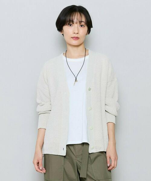 MOGA(モガ)の「SHION×TSUMUGI Vネックカーディガン(カーディガン/ボレロ・レディース・ベージュ/チャコールグレー・2)」の2枚目の写真